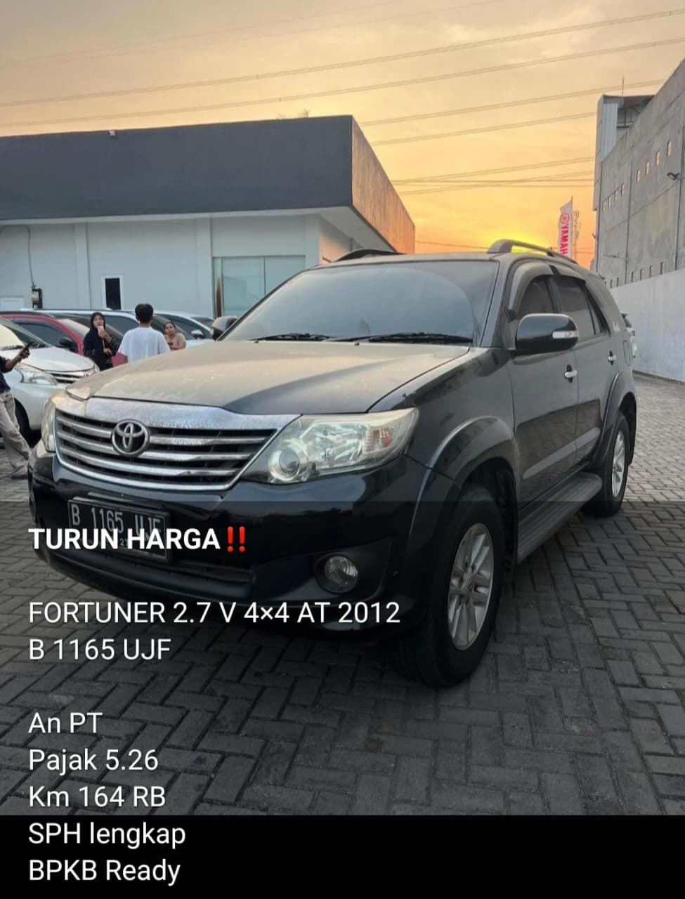 Toyota Fortuner 2.7 V 4x4 AT 2012 Hitam